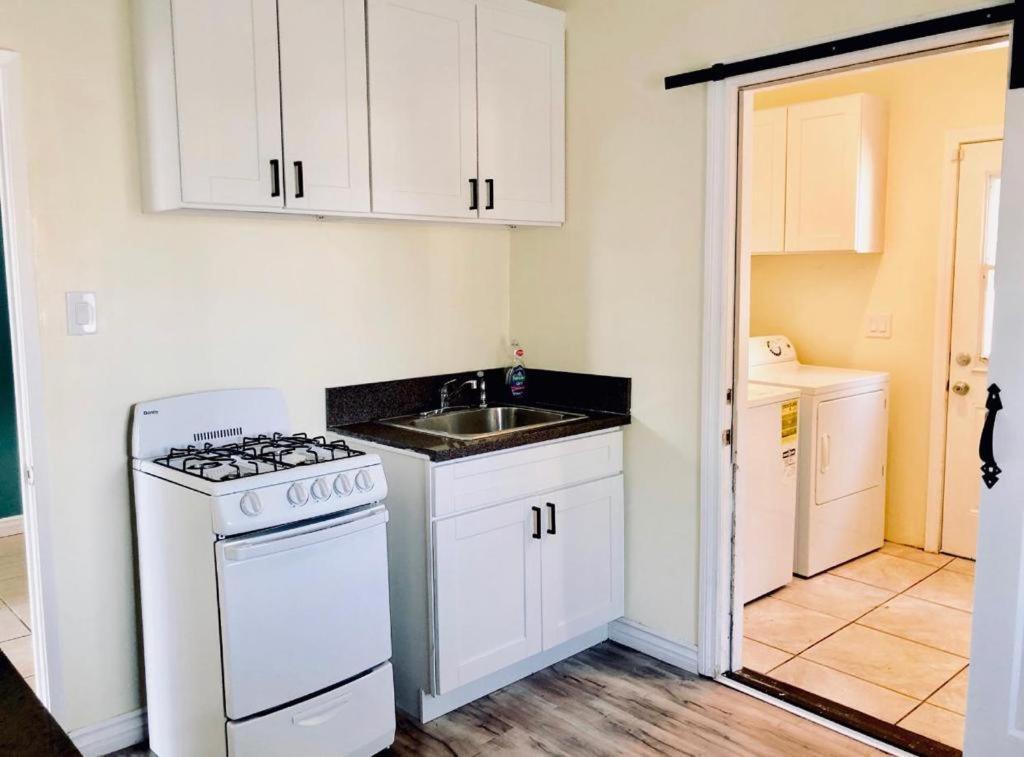 Lax Guest House Инглвуд Экстерьер фото